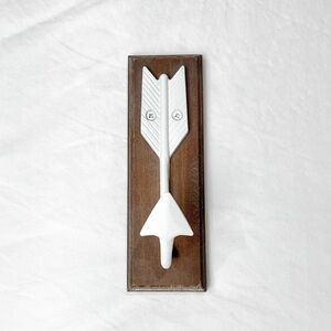 White and Brown Arrow Wall Hook
